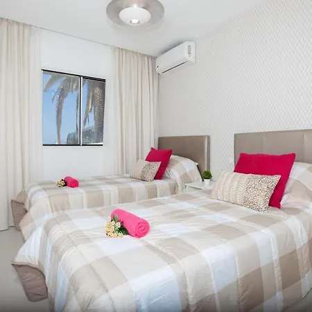 Playa Hari - 3 Bedroom - Great Value - Perfect For Families Villa Puerto del Carmen (Lanzarote)